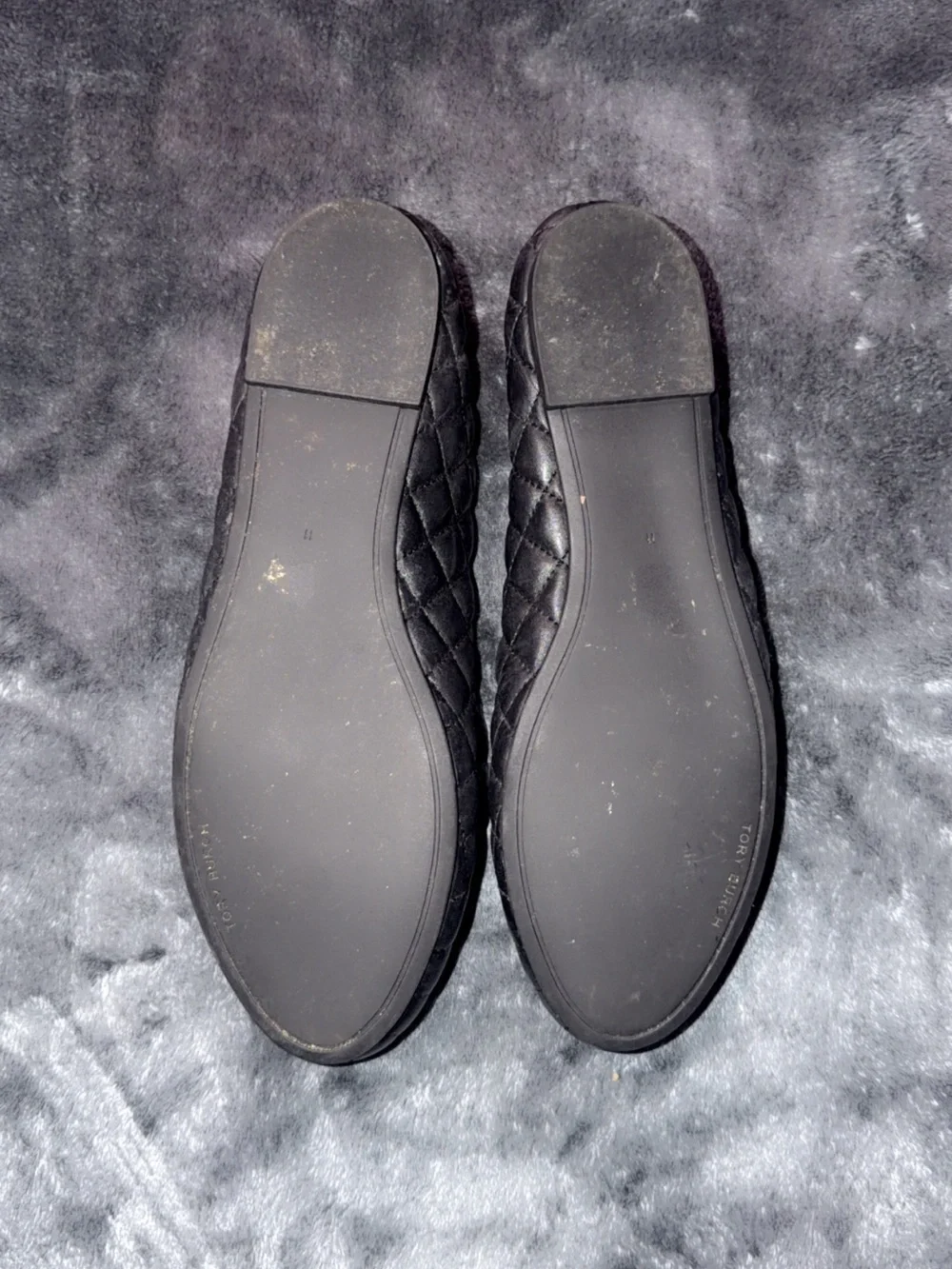 Tory Burch Black Quilted Leather Flats with Gold Logo Medallion - Size 11 - Picture 4 of 4